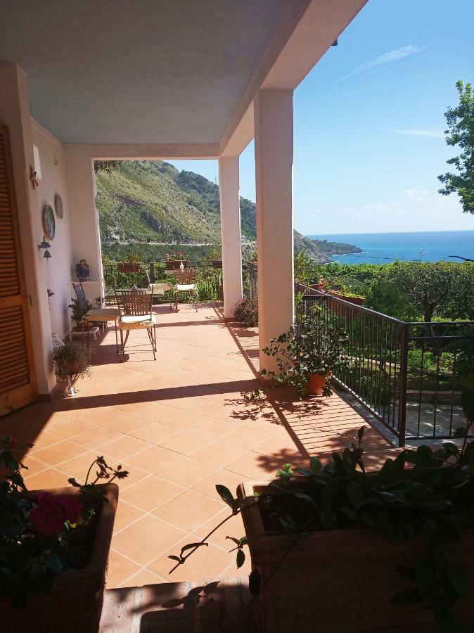 B&B La Casa Del Gelso Acquafredda Extérieur photo